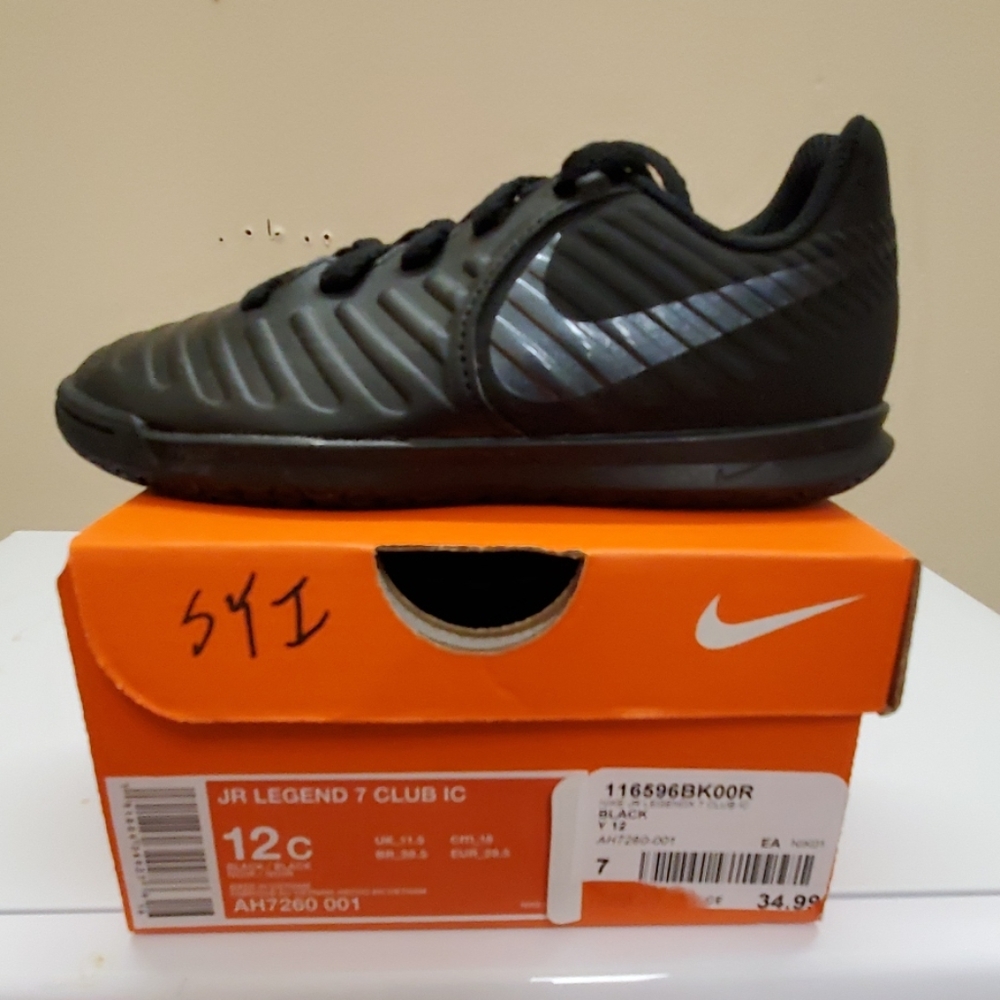 Nike JR Legend 7 Club IC Shoes